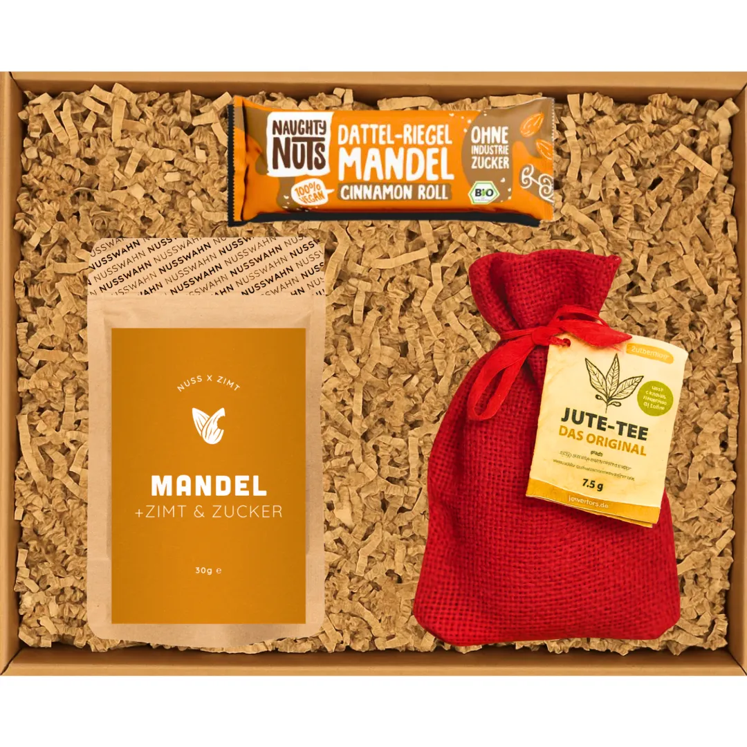 Geschenkbox mit Mandel-Zimt-Zucker-Mix, rotem Jute-Tee-Beutel und Dattel-Mandel-Riegel Zimtrolle.