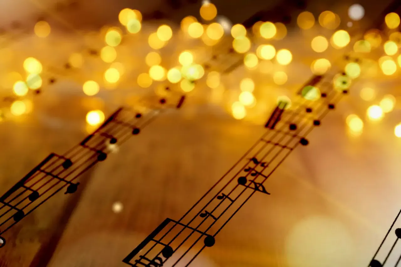 Weihnachtsmusik am Arbeitsplatz: Stimmungsmacher oder Ablenkung?