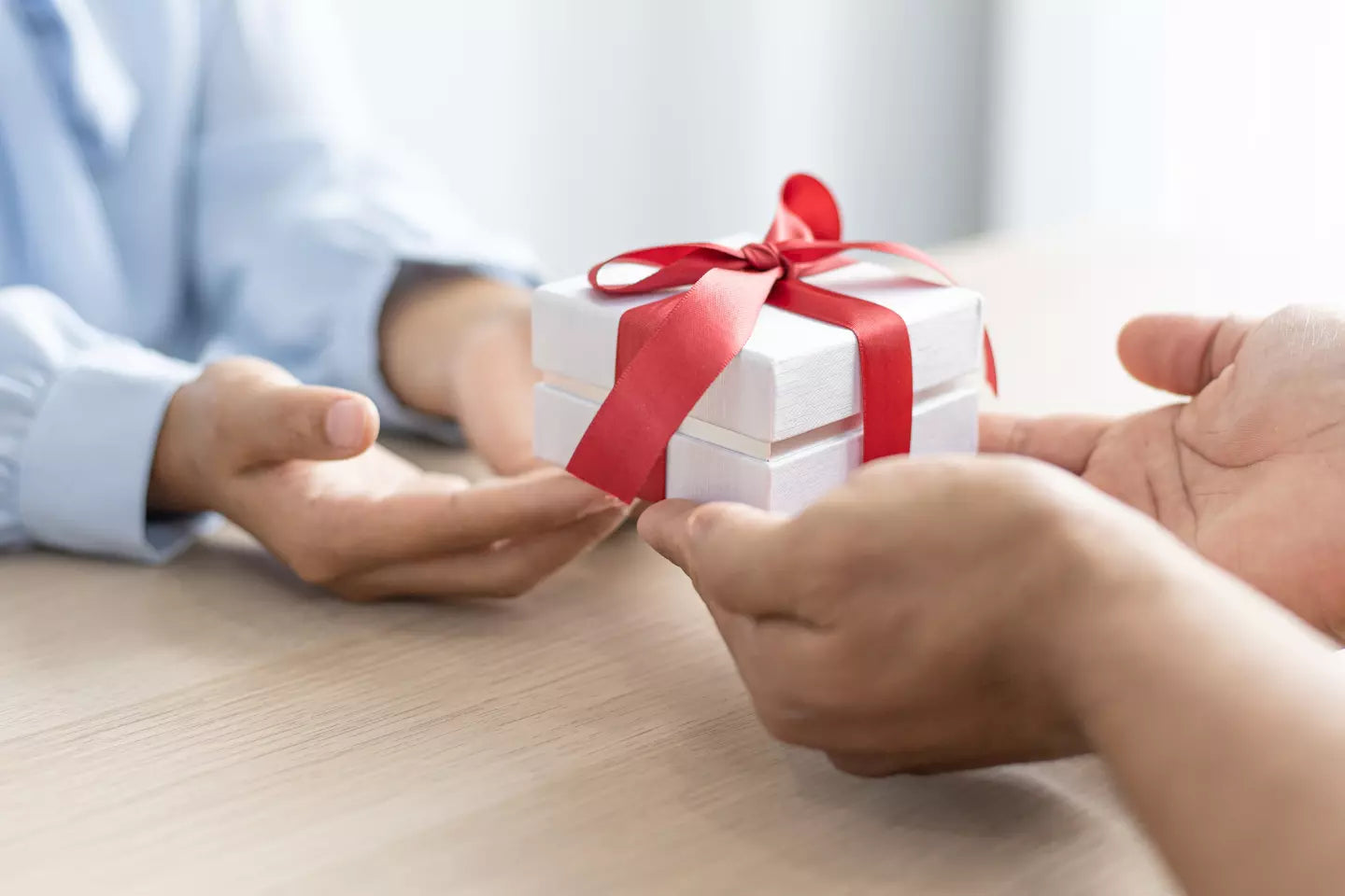 Onboarding-Geschenke - Was du neuen Mitarbeiter:innen zum Start schenken kannst