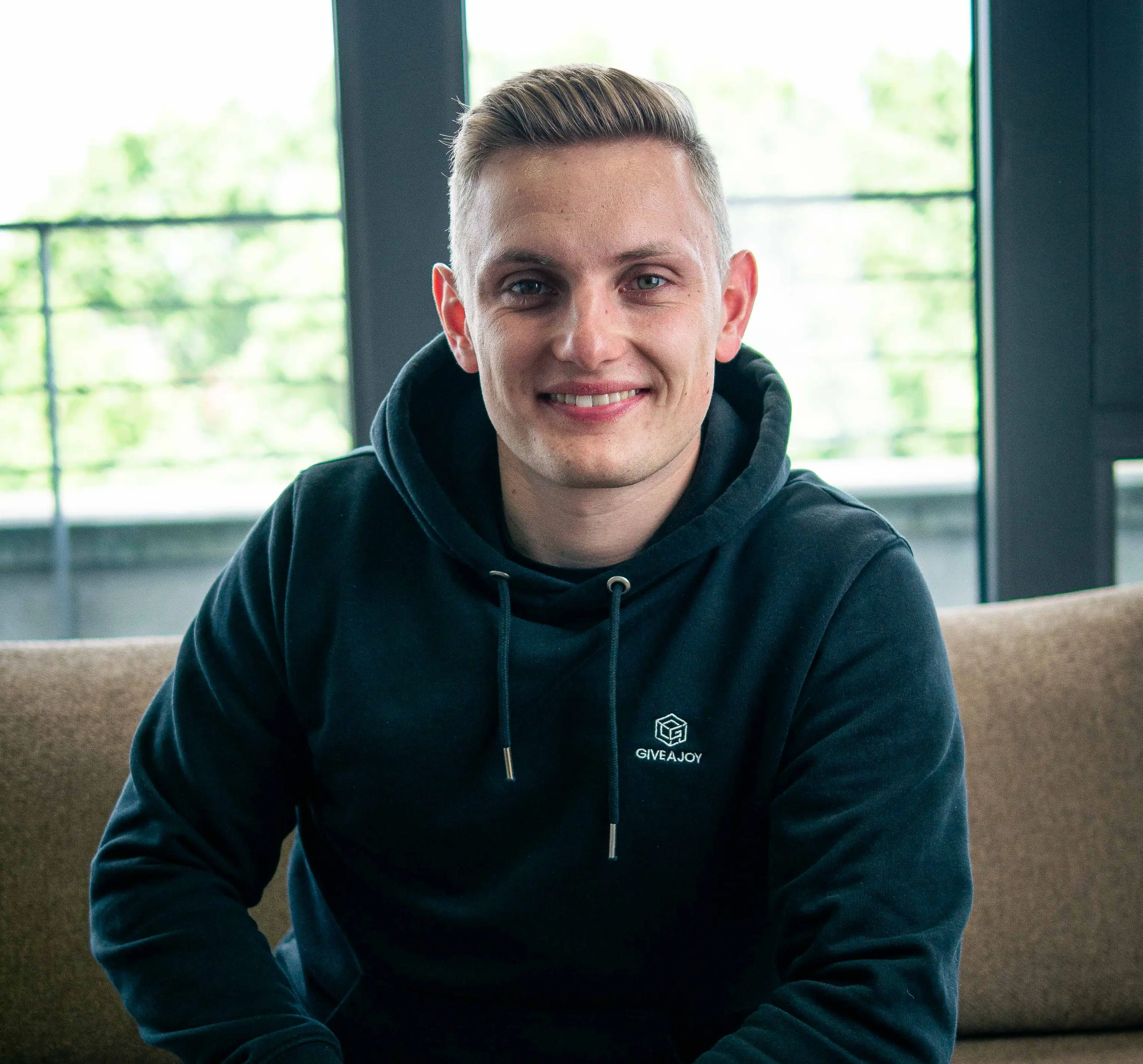 Robin Strobel, Co-founder von GIVEAJOY, im Porträt